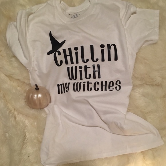 chilling with my witches tee various sizes - Picture 2 of 2